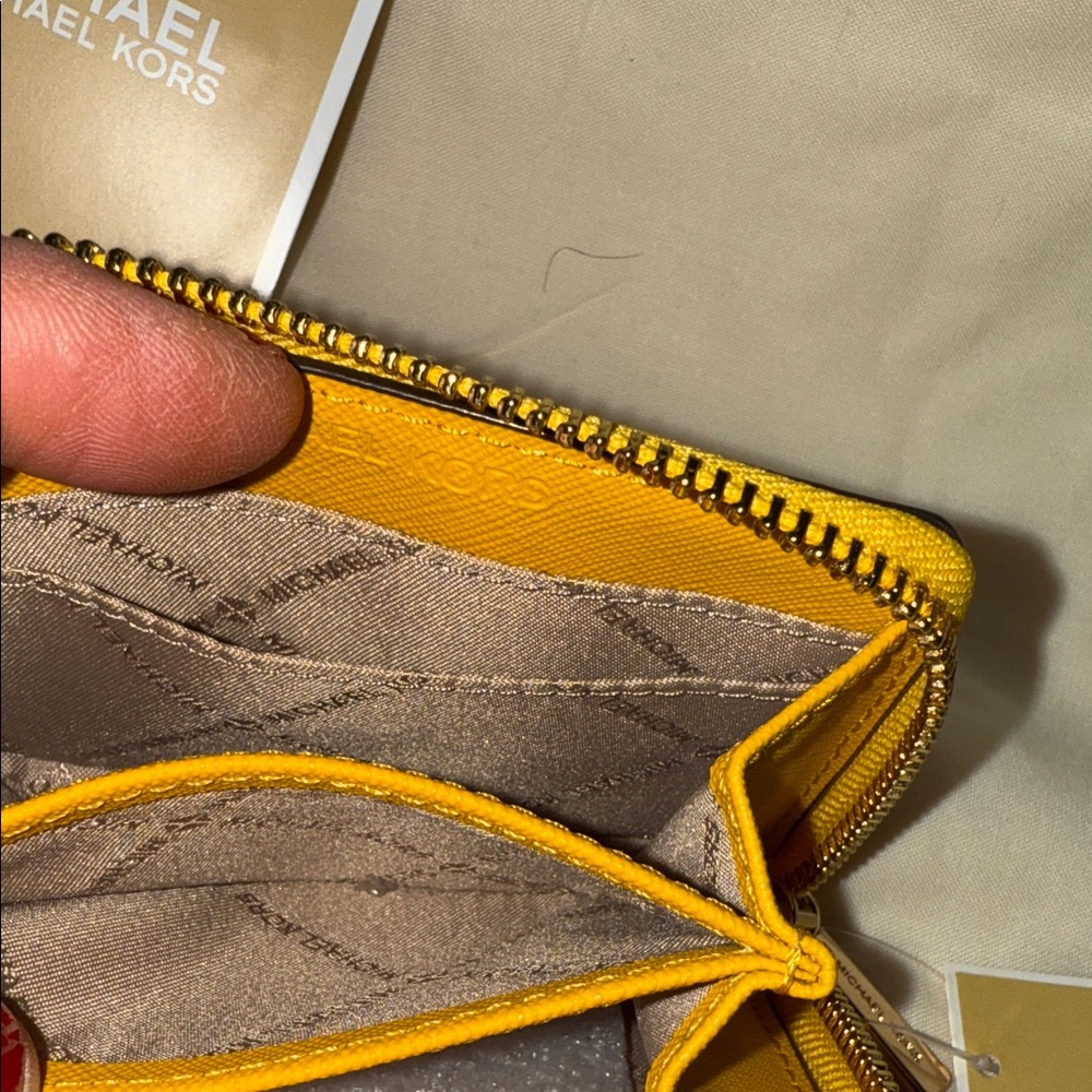 Michael Kors Yellow Gold Wallet NWT - Picture 7 of 13